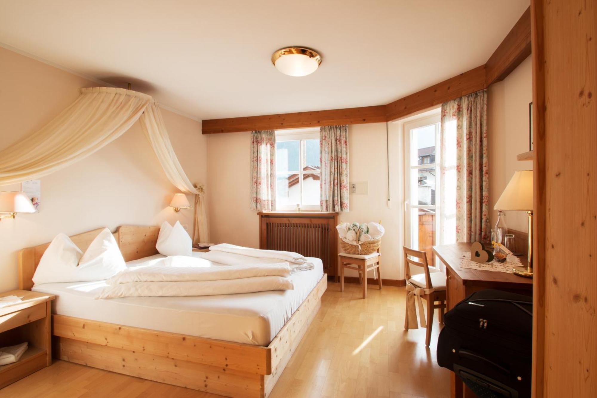 Hotel Schwarzer Adler Siusi Esterno foto