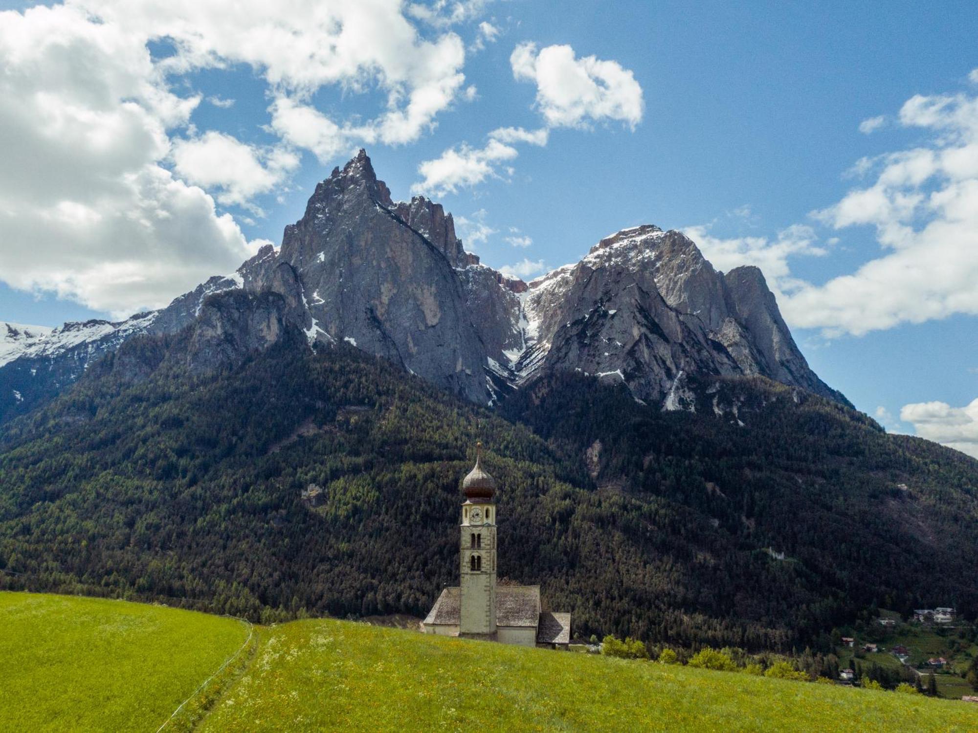 Hotel Schwarzer Adler Siusi Esterno foto
