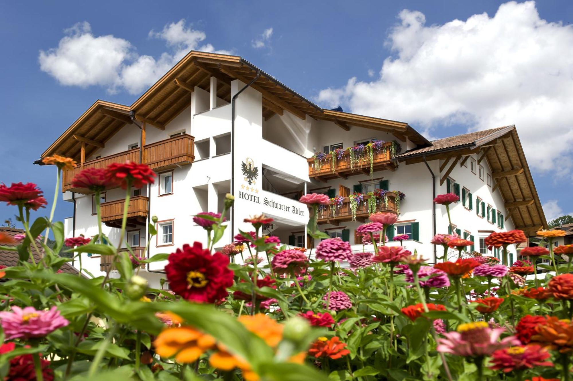 Hotel Schwarzer Adler Siusi Esterno foto