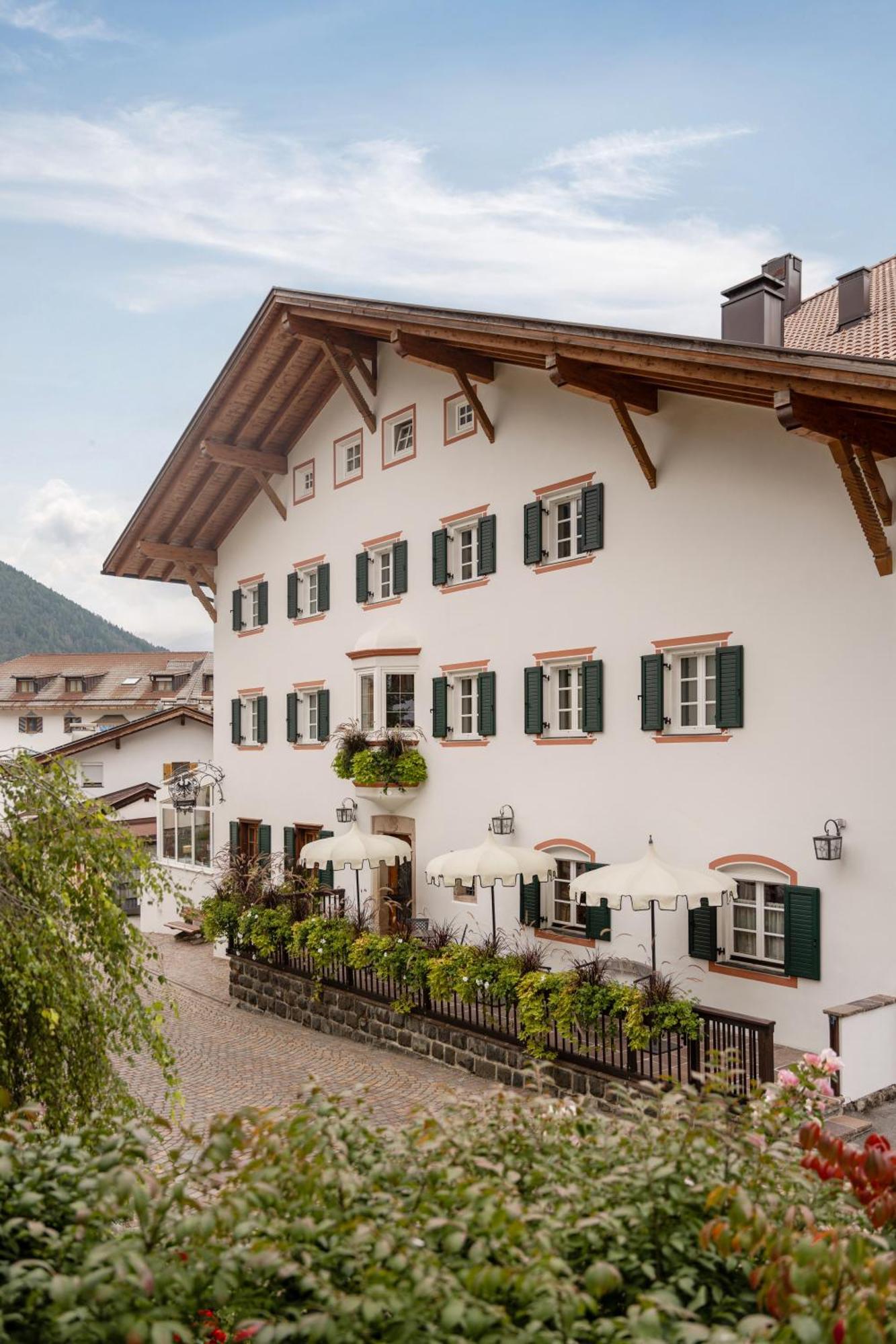 Hotel Schwarzer Adler Siusi Esterno foto