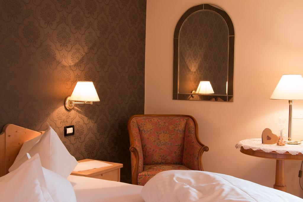 Hotel Schwarzer Adler Siusi Camera foto