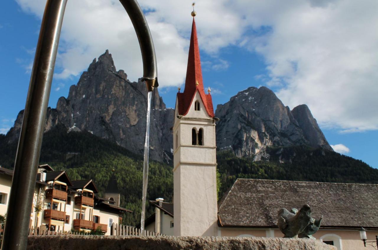 Hotel Schwarzer Adler Siusi Esterno foto